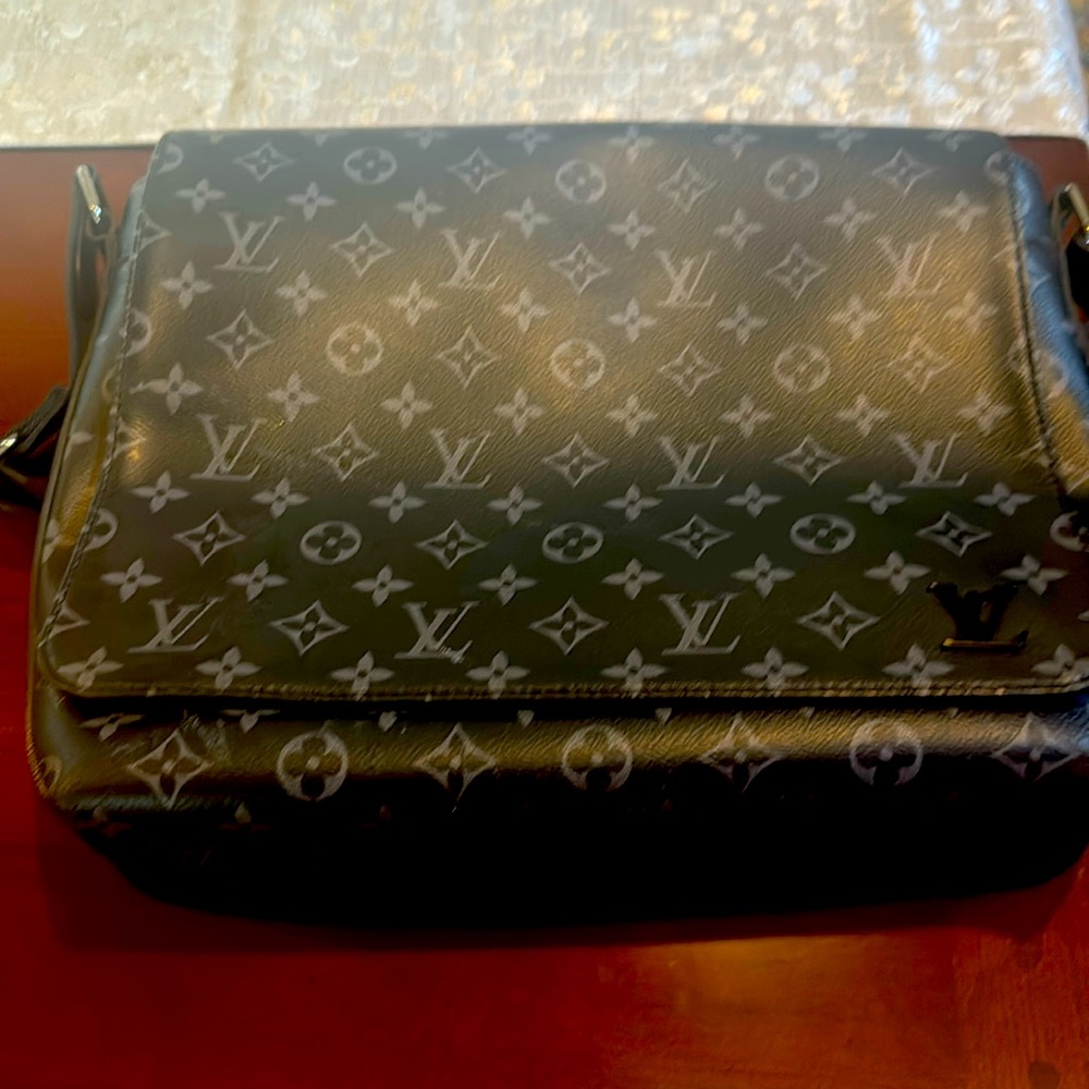 Louis Vuitton Monogram Noir Black Messenger Bag